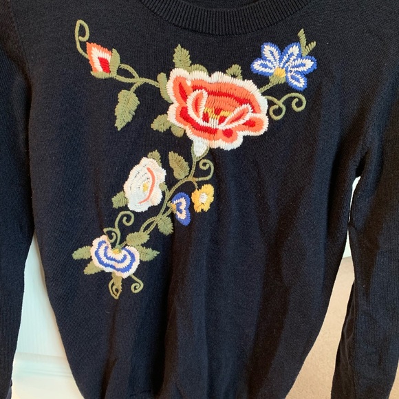 Soft unique Pierre Cardin pullover with stunning floral embroidery - Picture 2 of 3